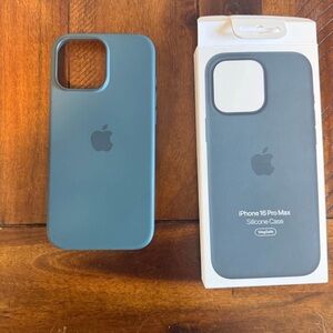 Apple iPhone 16 Pro Max Silicone Case - Slate Gray